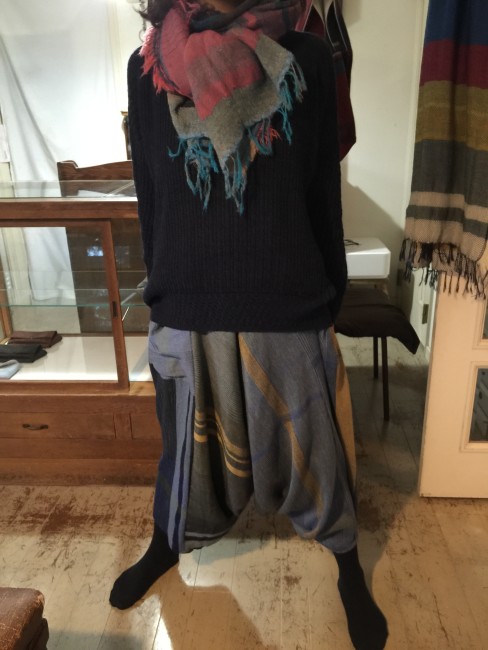 ）紺セーター＆タルンパンツ（ブルー