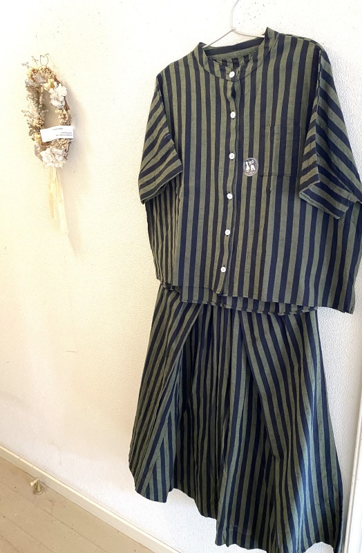 スタンドカラーシャツ三角スカート②緑黒縞