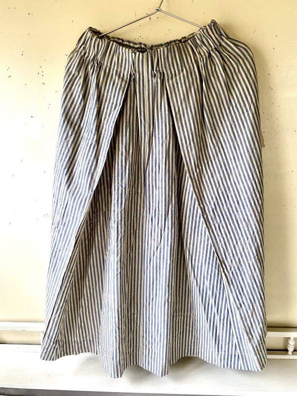 三角スカートぼうしま